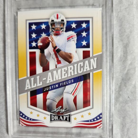 2021 Leaf Draft Justin Fields #49 AA-XRC Gold NM-MT 8 MCG - Picture 3 of 5